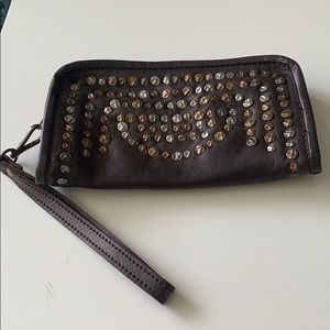 Platania made in Italy brown leather wristlet